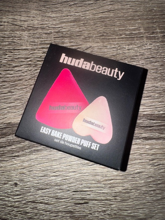 HUDA BEAUTY Other - HUDA BEAUTY POWDER PUFF SET 💕